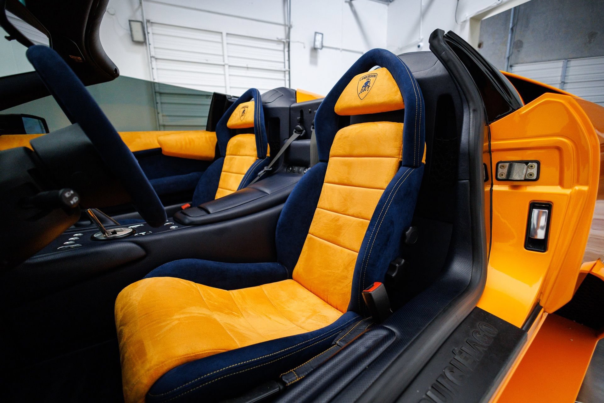 Used 2005 Lamborghini Murcielago Roadster AWD/4WD image 28