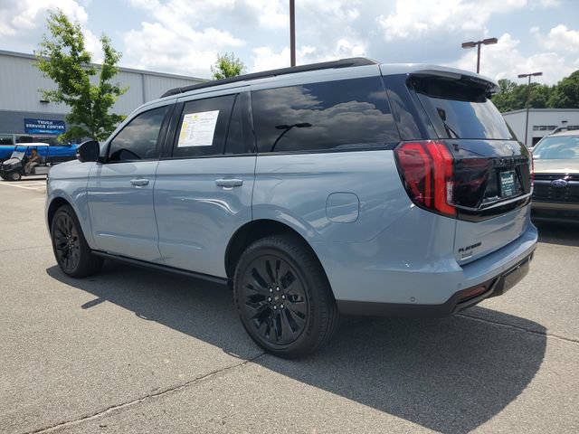 Used 2025 Ford Expedition Platinum w/ Stealth Appearance Package AWD/4WD image 4