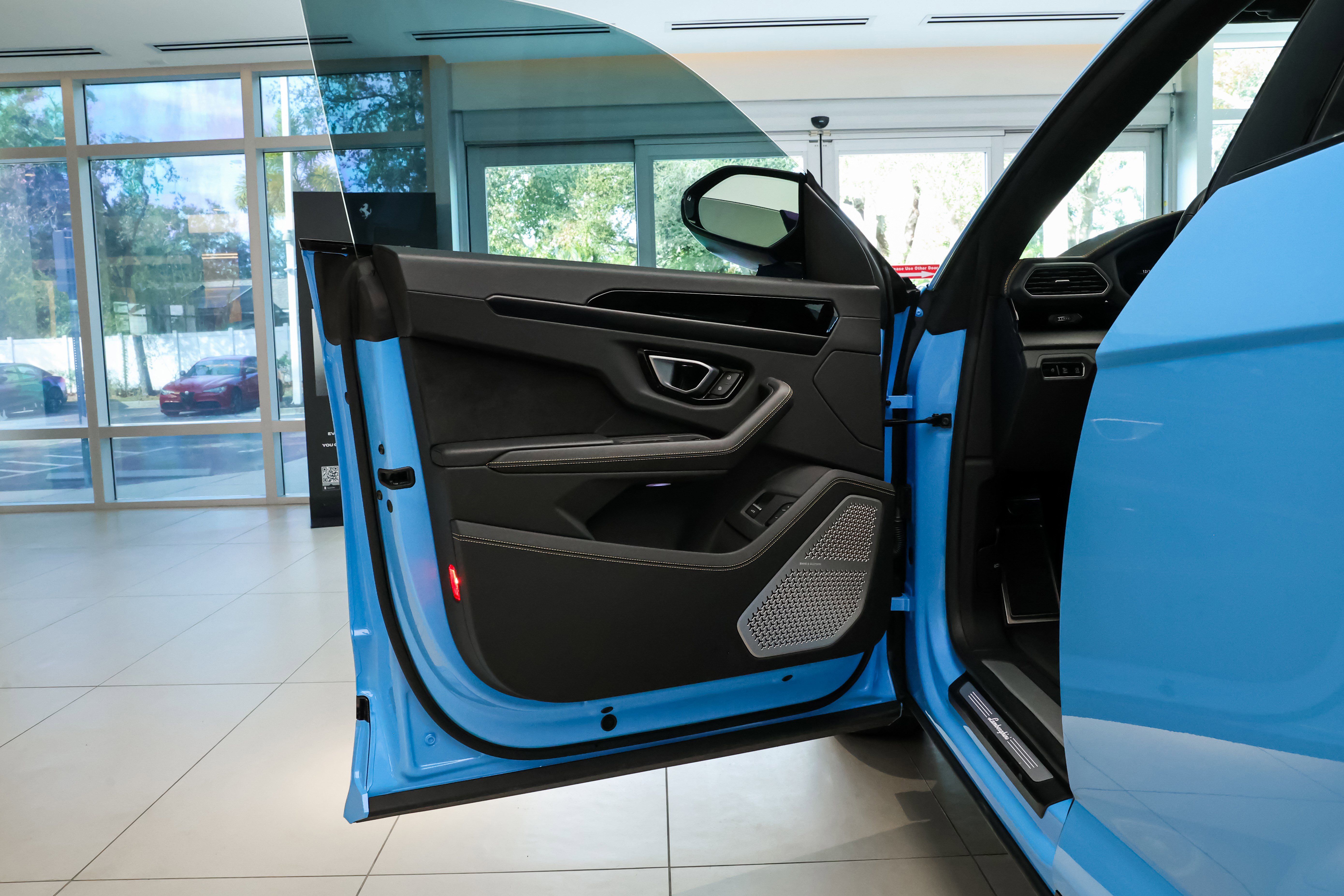 Used 2024 Lamborghini Urus S image 40