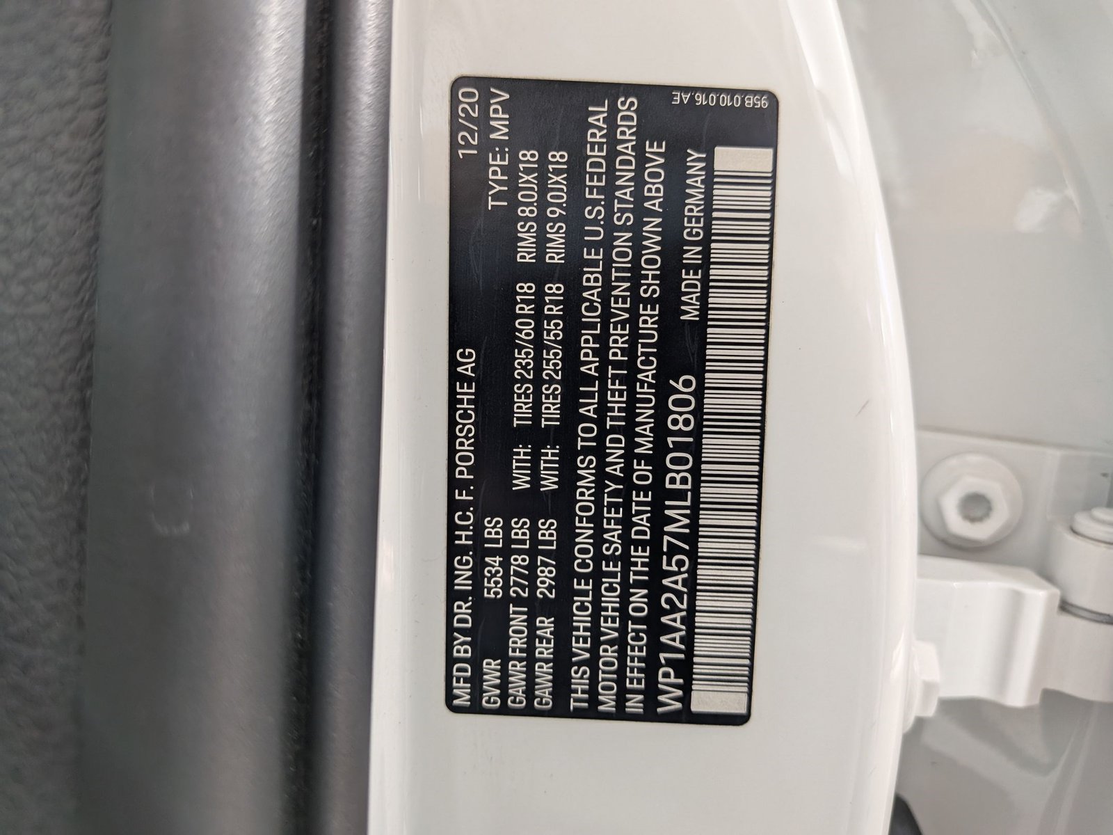 Certified 2021 Porsche Macan AWD/4WD image 26