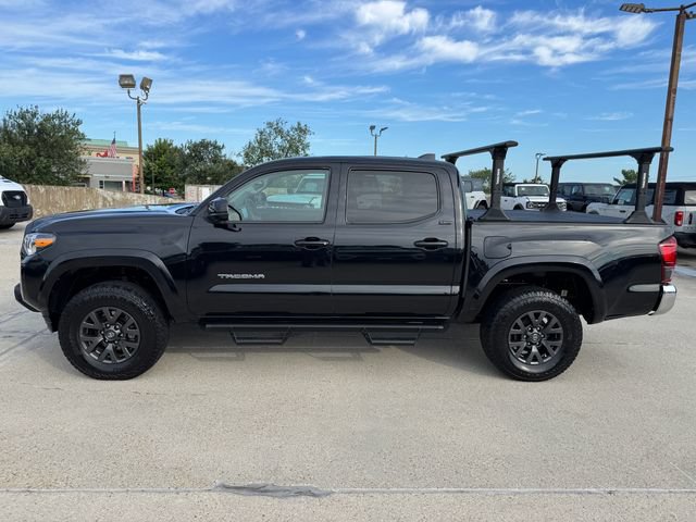 Used 2022 Toyota Tacoma SR5 AWD/4WD image 9