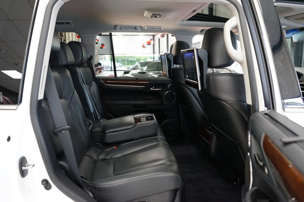 Used 2017 Lexus LX 570 4WD w/ Luxury Package image 18