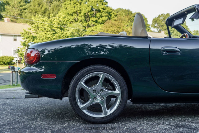 Used 2001 MAZDA MX-5 Miata RWD image 10