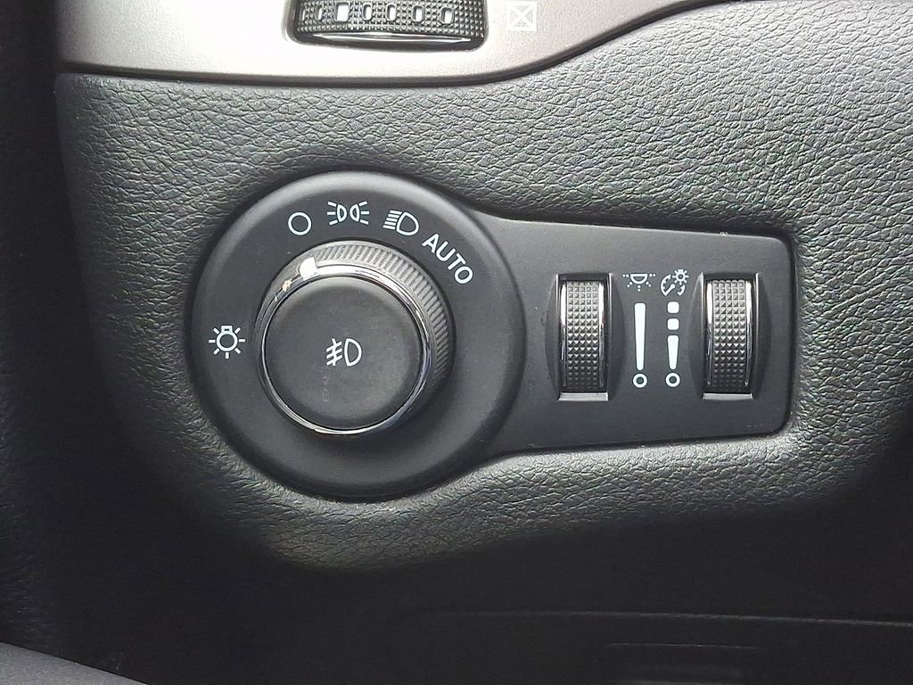 Used 2022 Jeep Cherokee Latitude Lux w/ Sun & Sound Group image 23