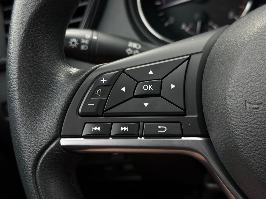 Used 2018 Nissan Rogue S image 30