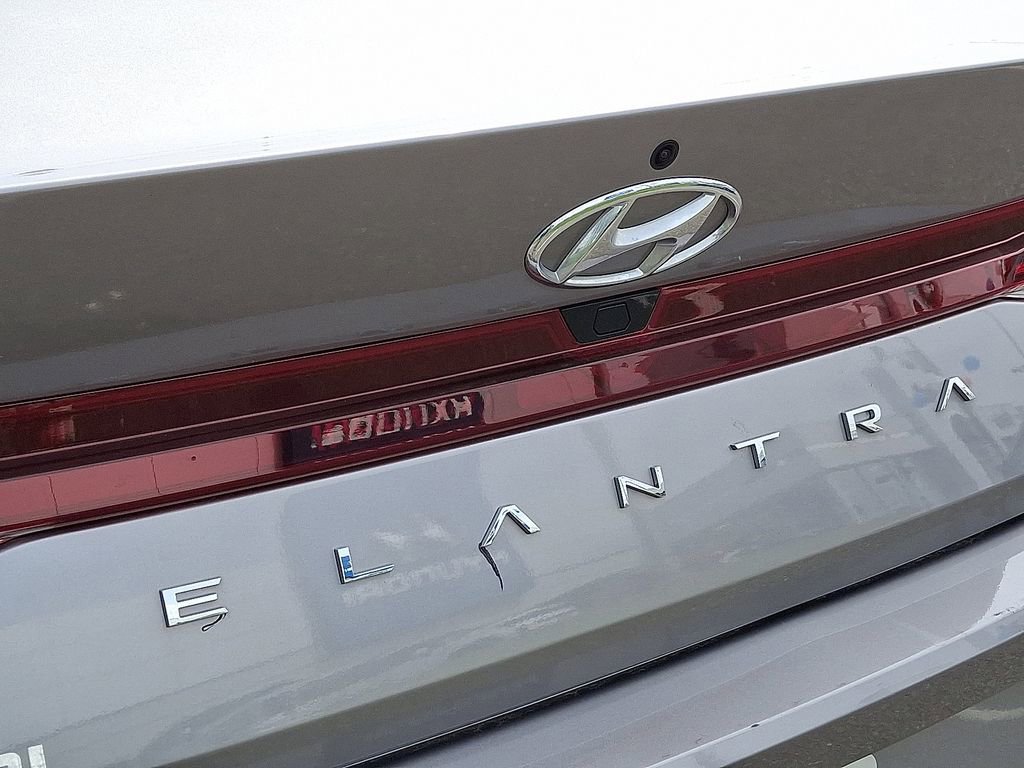 Used 2023 Hyundai Elantra SEL w/ Convenience Package image 30