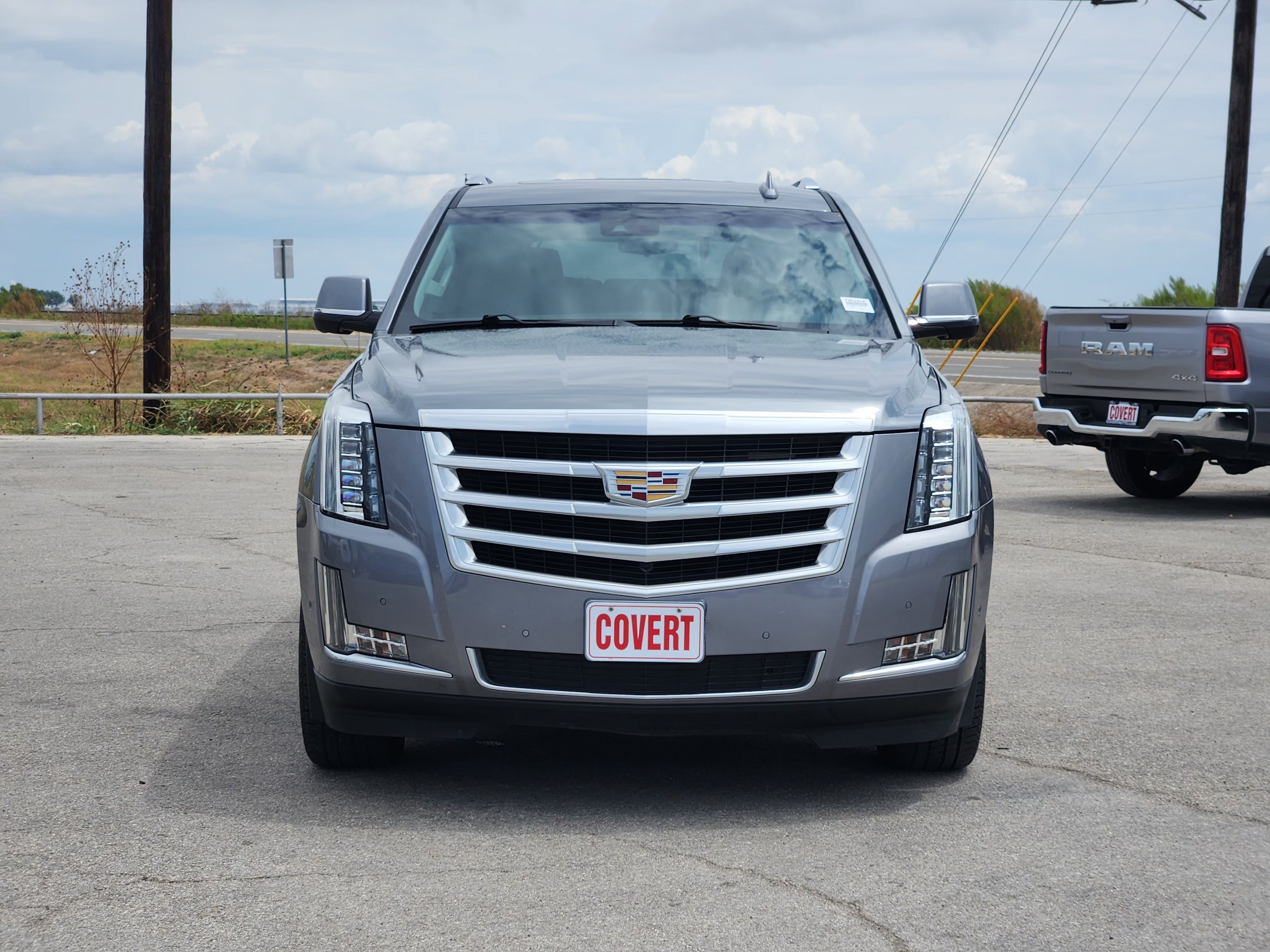 Used 2019 Cadillac Escalade Luxury RWD image 2