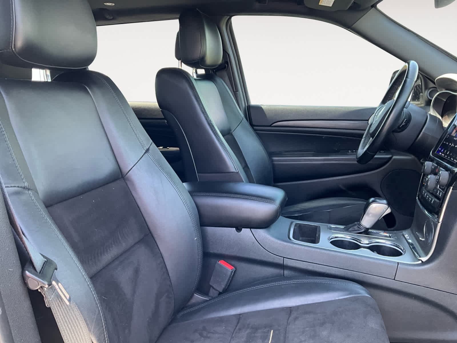 Used 2020 Jeep Grand Cherokee Altitude AWD/4WD image 17