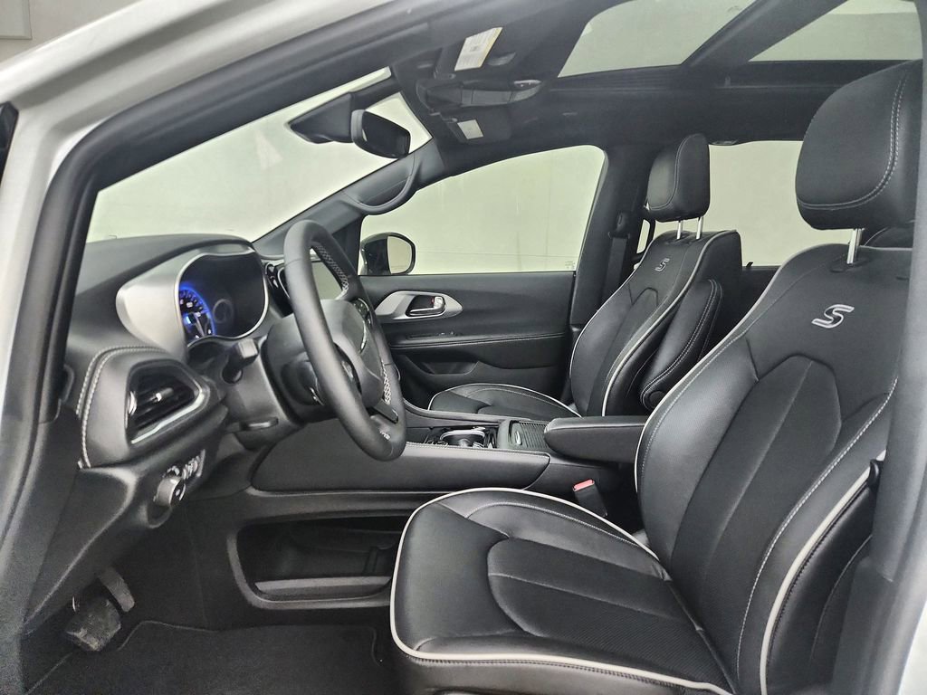 New 2026 Chrysler Pacifica Limited AWD/4WD image 19