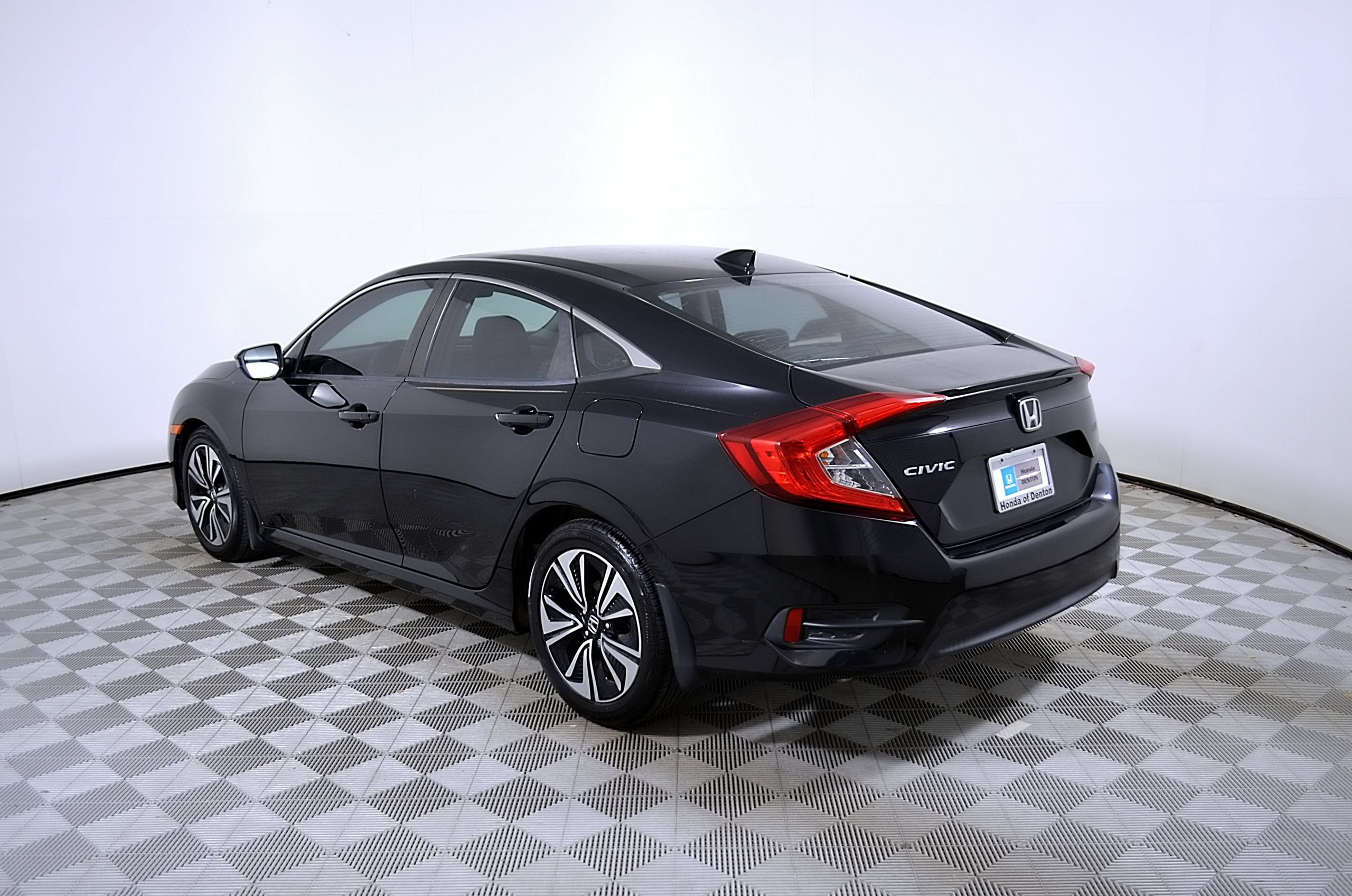 Used 2017 Honda Civic EX-T image 9