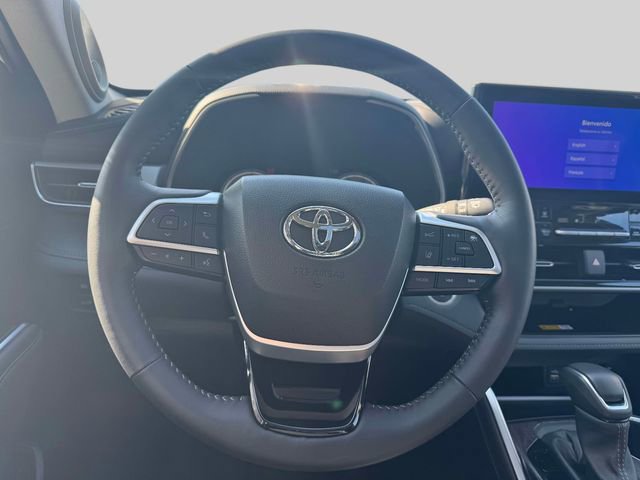 Used 2025 Toyota Highlander Platinum AWD/4WD image 19