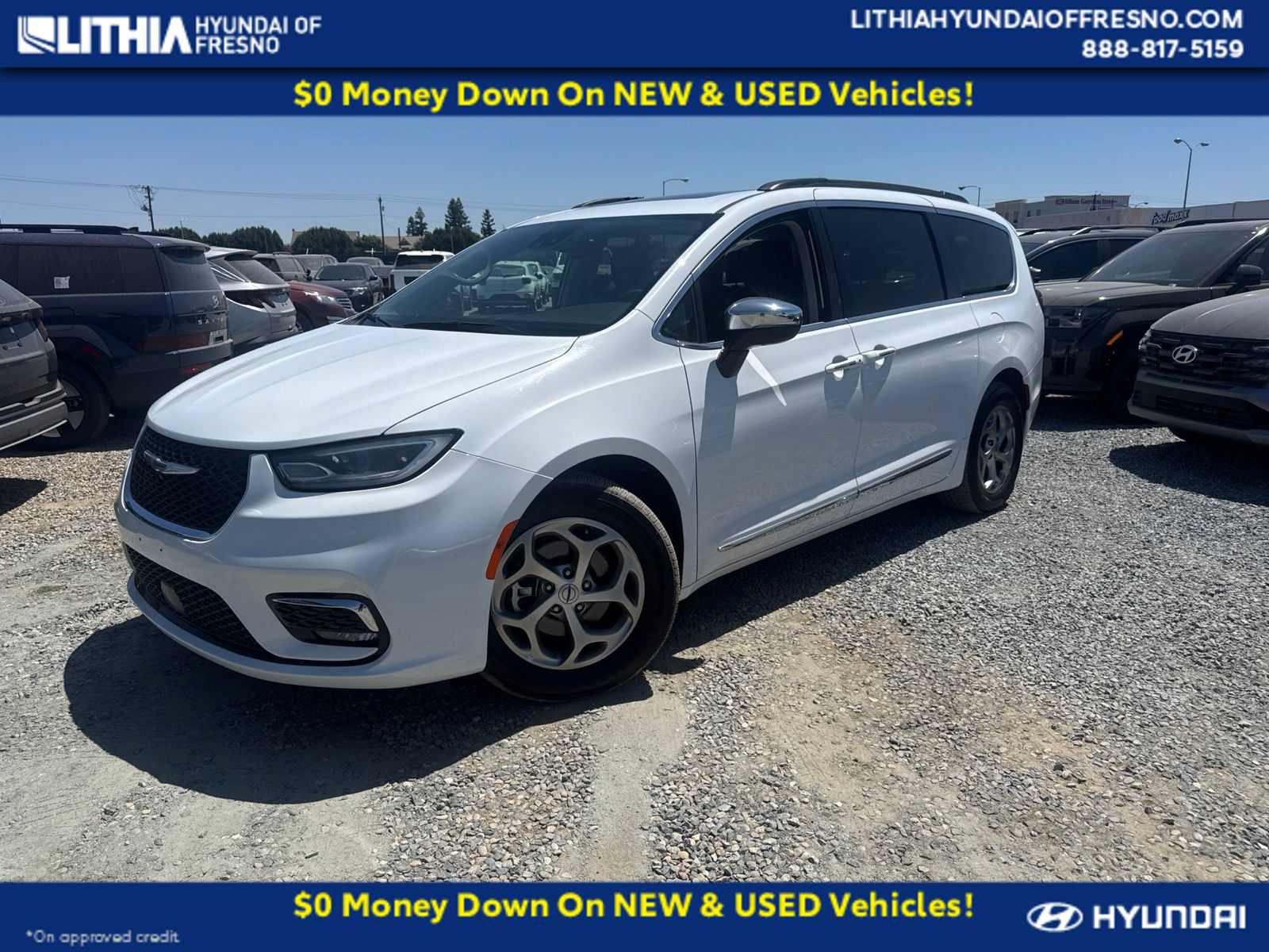 Used 2023 Chrysler Pacifica Limited FWD image 1
