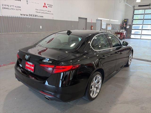 Used 2018 Alfa Romeo Giulia Ti AWD/4WD image 3