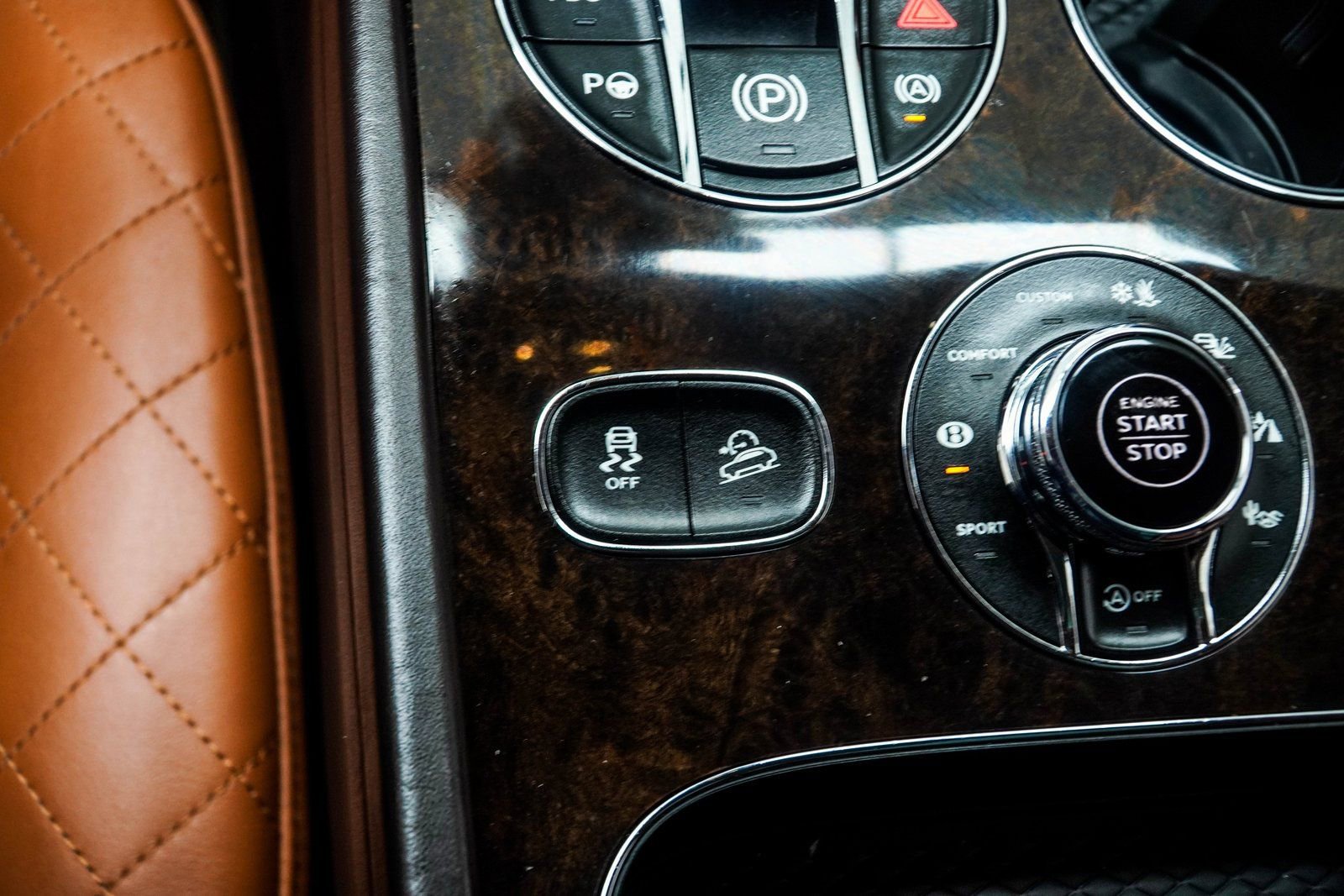 Used 2017 Bentley Bentayga image 23