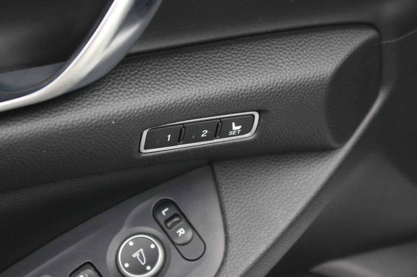 Used 2018 Honda Accord EX-L image 12