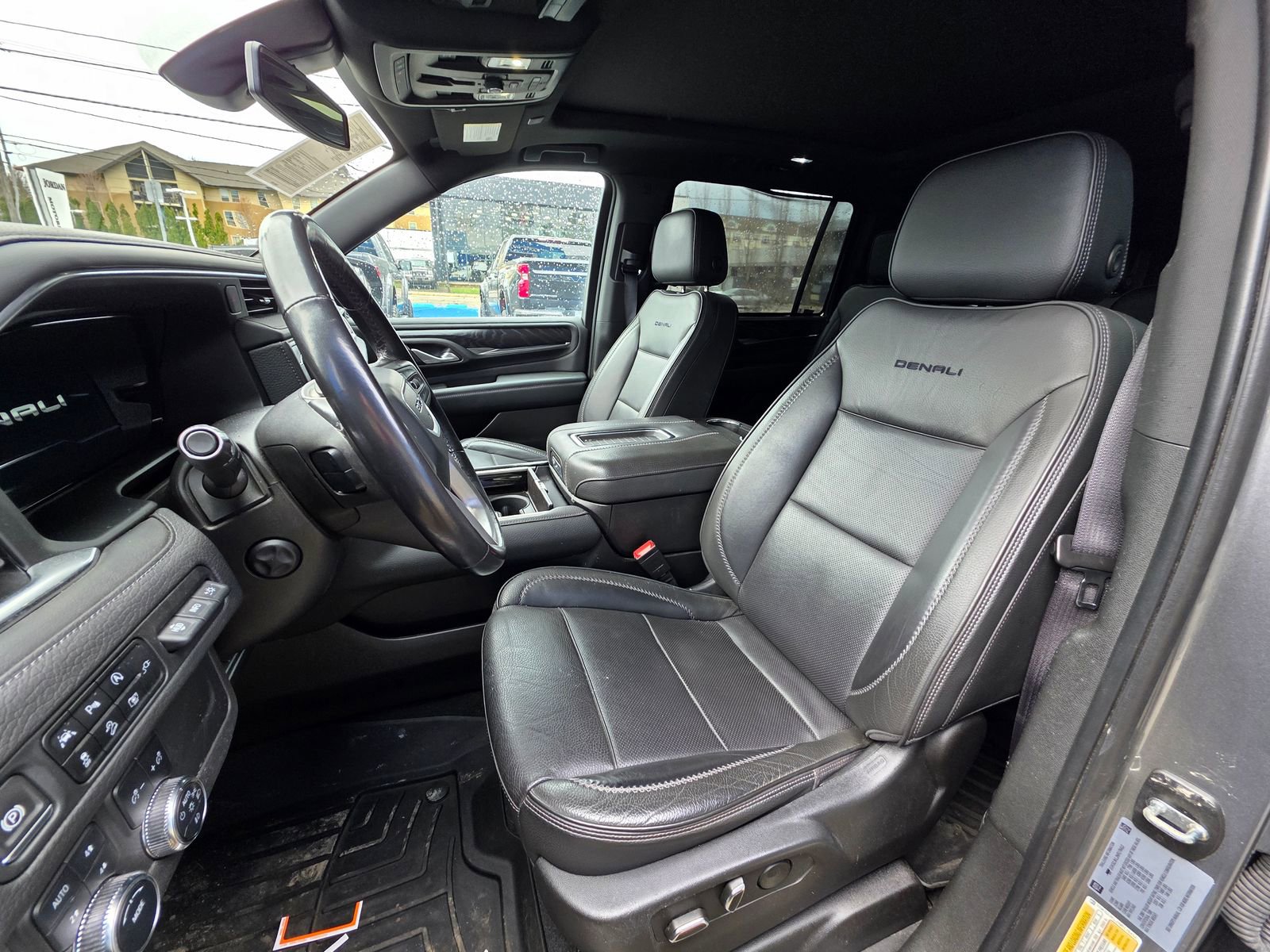 Used 2022 GMC Yukon XL Denali image 11