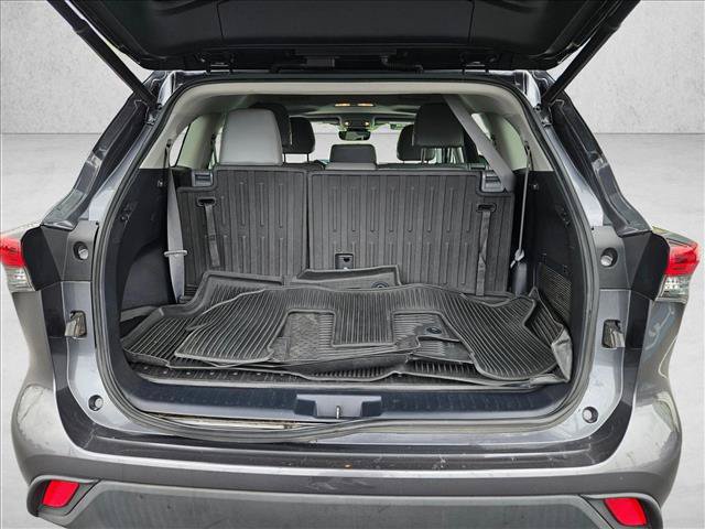 Used 2020 Toyota Highlander XLE AWD/4WD image 6