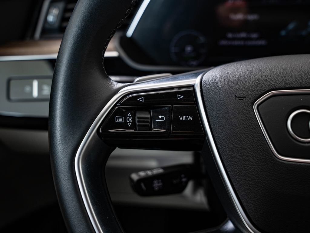 Used 2022 Audi e-tron Premium Plus w/ Premium Plus Package image 29