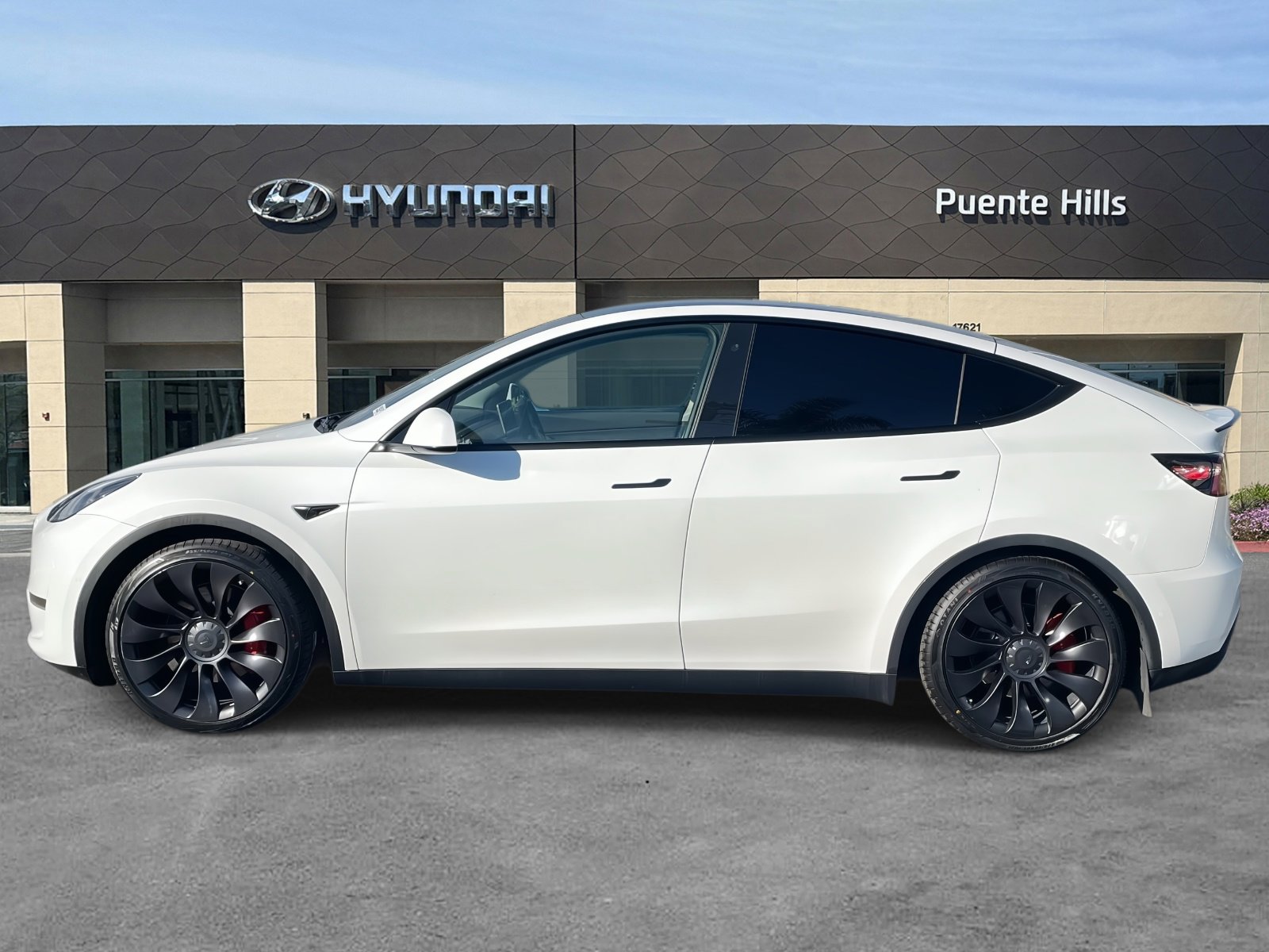 Used 2022 Tesla Model Y Performance image 3