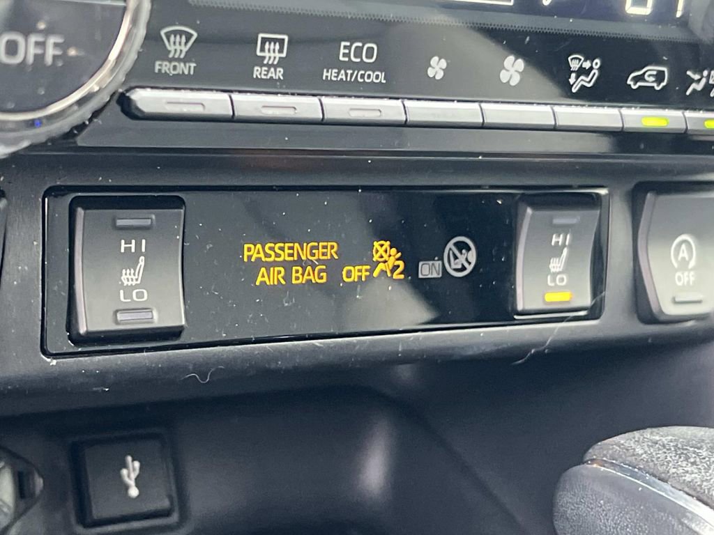 Used 2020 Toyota RAV4 XLE Premium image 34