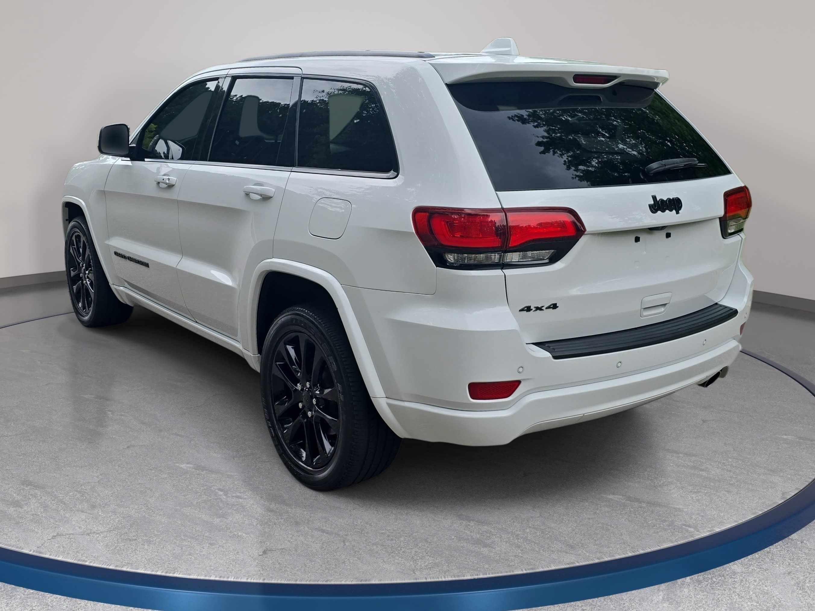 Used 2020 Jeep Grand Cherokee Altitude AWD/4WD image 7