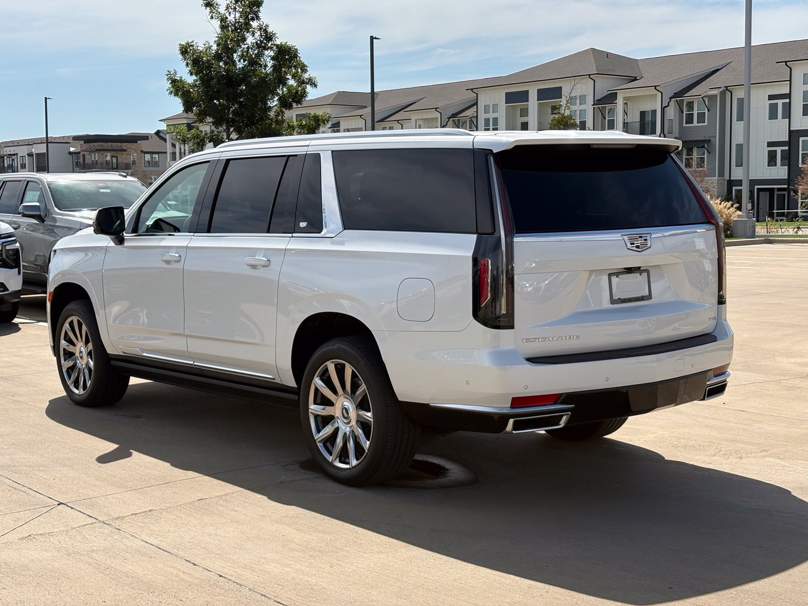 Used 2021 Cadillac Escalade ESV Premium Luxury Platinum AWD/4WD image 5