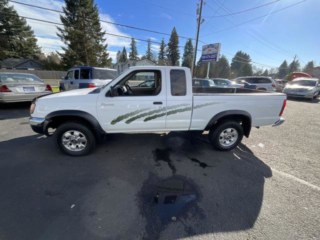 Used 1998 Nissan Frontier XE image 1