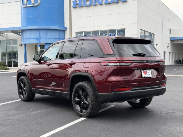 Used 2024 Jeep Grand Cherokee Limited w/ Black Appearance Package AWD/4WD image 28