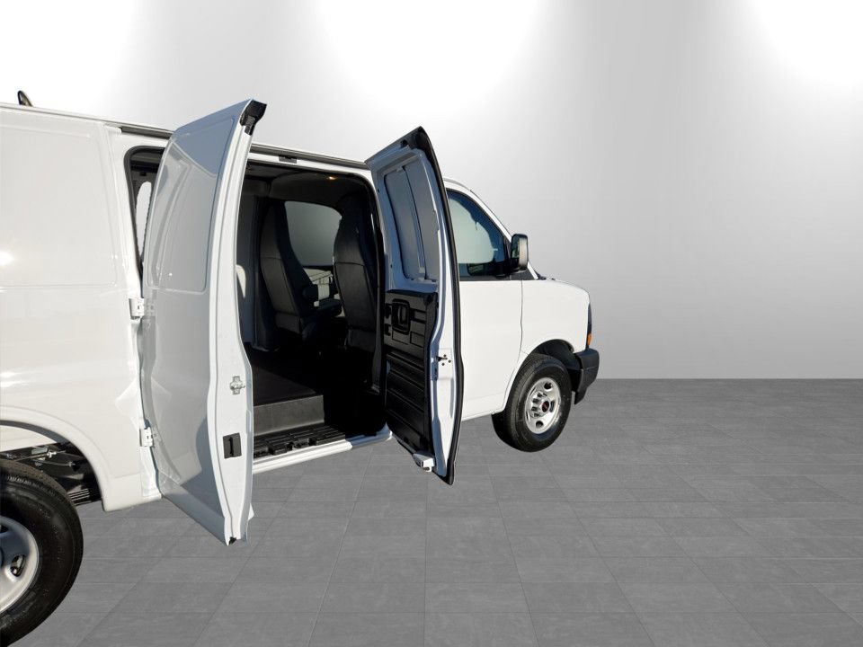 New 2026 GMC Savana 3500 w/ Driver Convenience Package RWD image 22