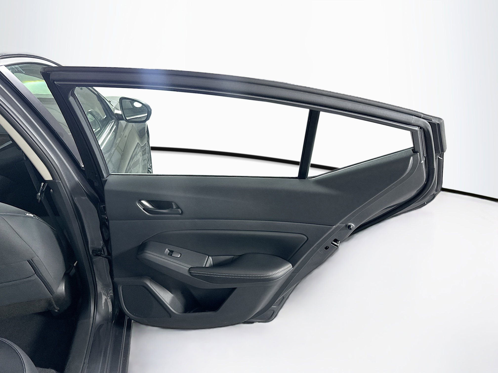 Used 2025 Nissan Altima 2.5 SV image 28