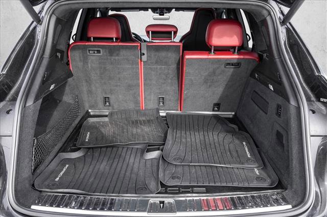 Used 2020 Porsche Cayenne Turbo image 24