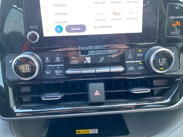 Used 2023 Toyota Highlander XLE FWD image 13