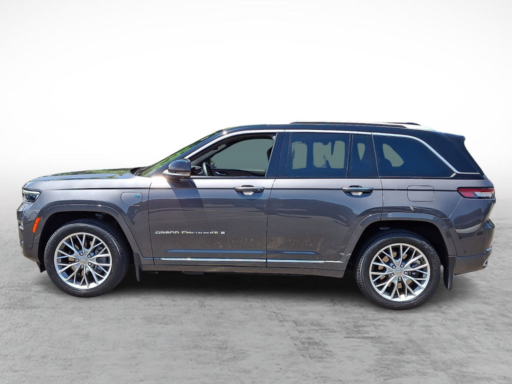 Used 2023 Jeep Grand Cherokee Summit w/ Advanced Protech Group IV AWD/4WD image 2