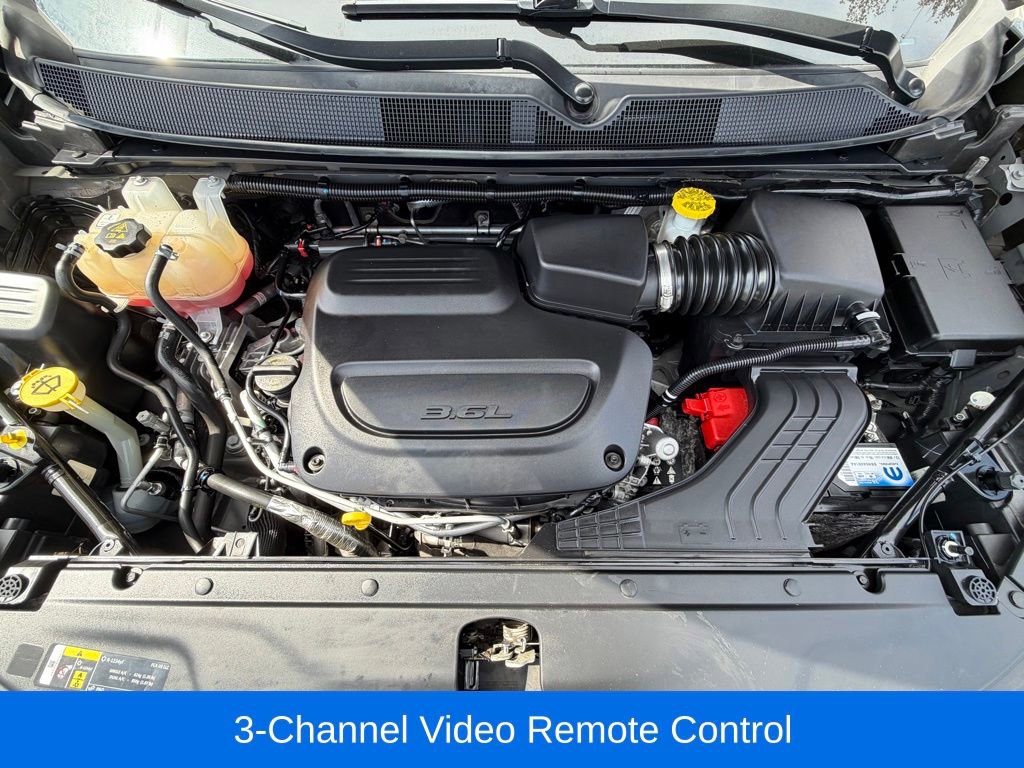 Used 2021 Chrysler Pacifica Touring-L w/ Uconnect Theater Family Group image 17