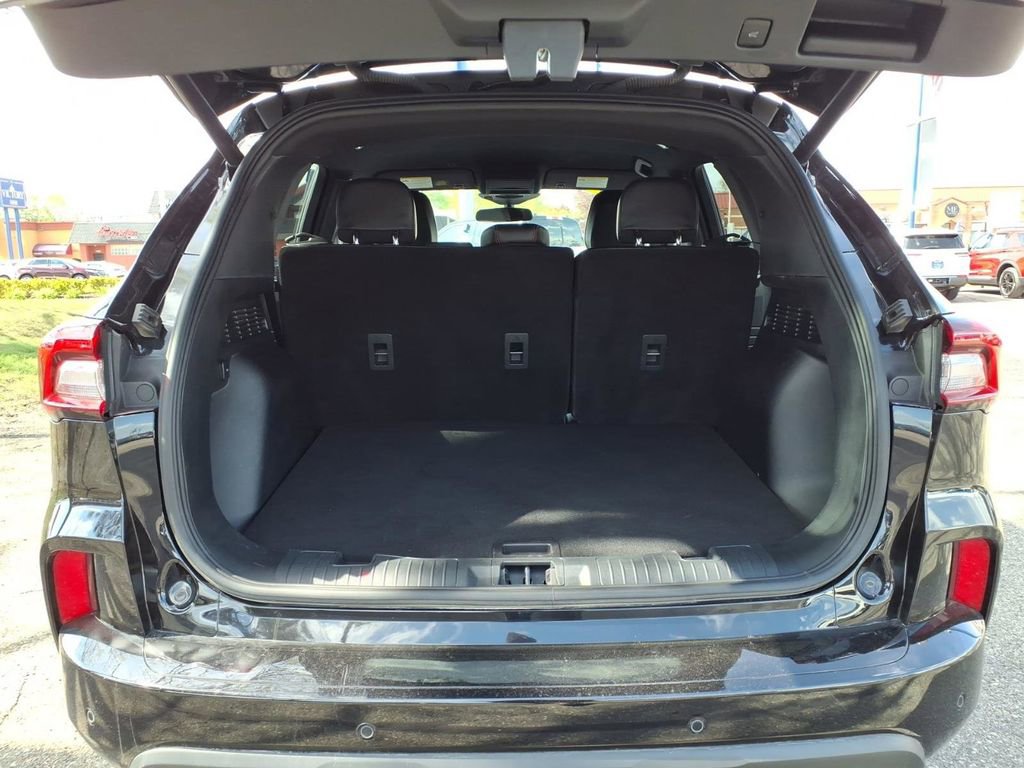 Certified 2024 Ford Escape ST-Line w/ Tech Pack #1 AWD/4WD image 9