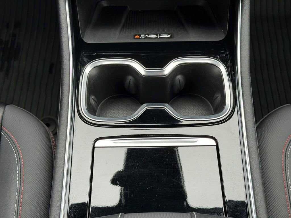 Used 2025 Chevrolet Traverse RS image 33