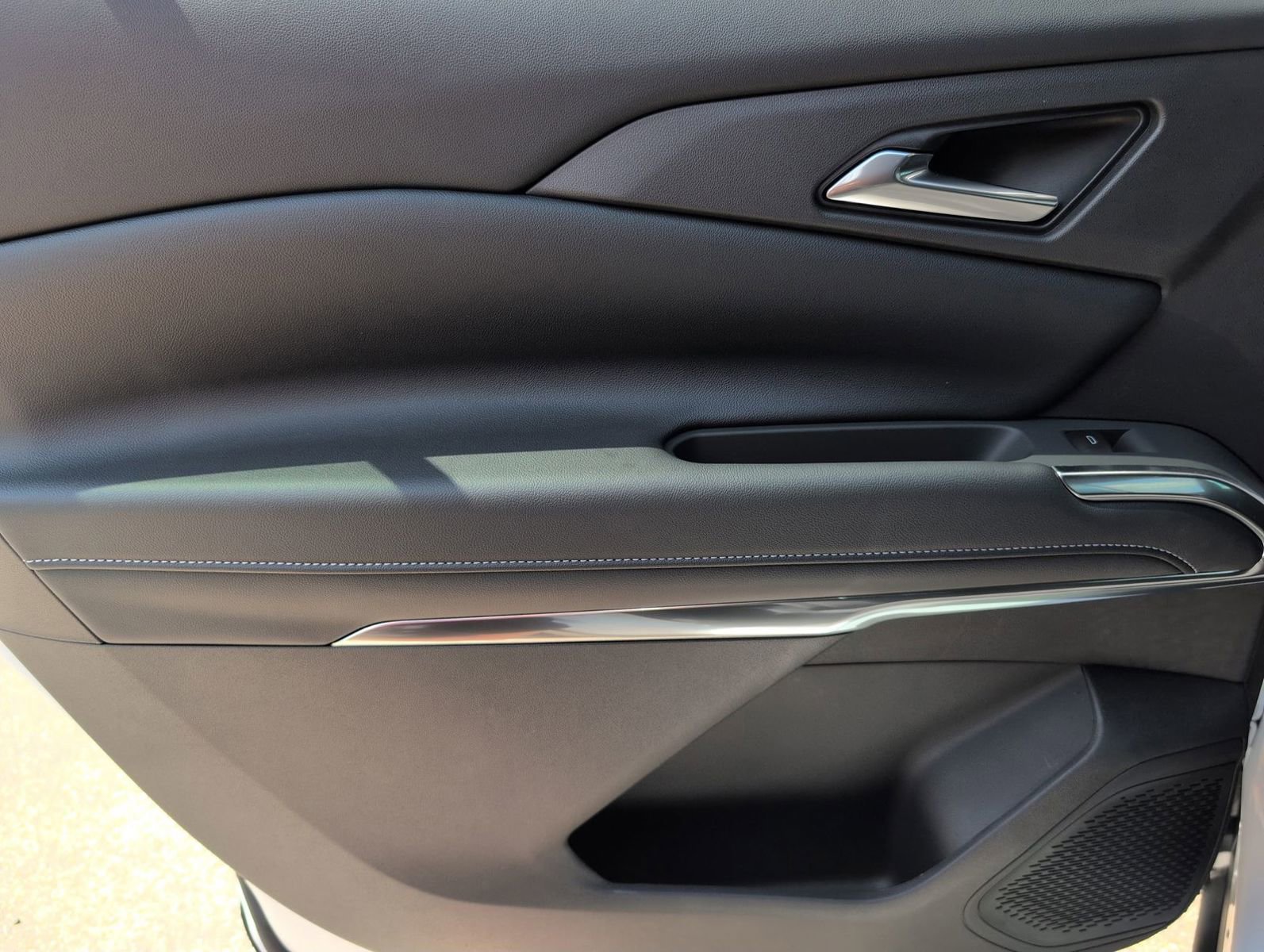 New 2026 Chevrolet Traverse LT w/ Sun and Wheel Package FWD image 33