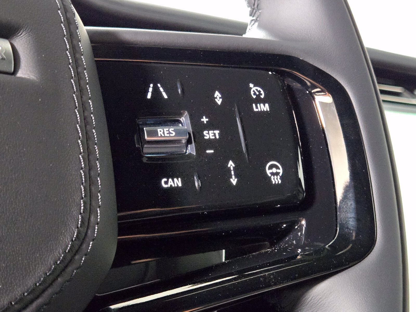 New 2026 Land Rover Range Rover Sport Dynamic SE AWD/4WD image 25