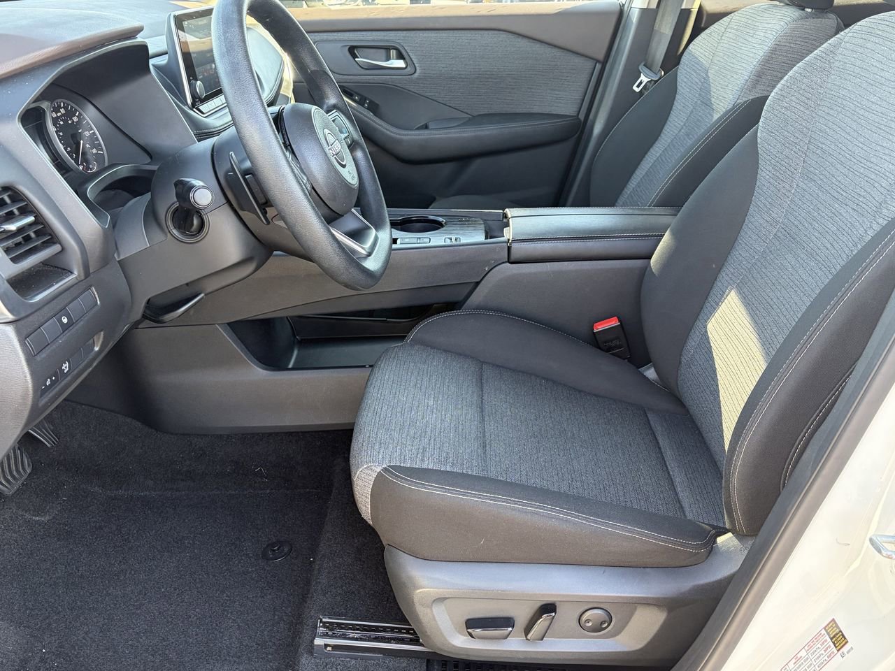 Certified 2023 Nissan Rogue SV image 26