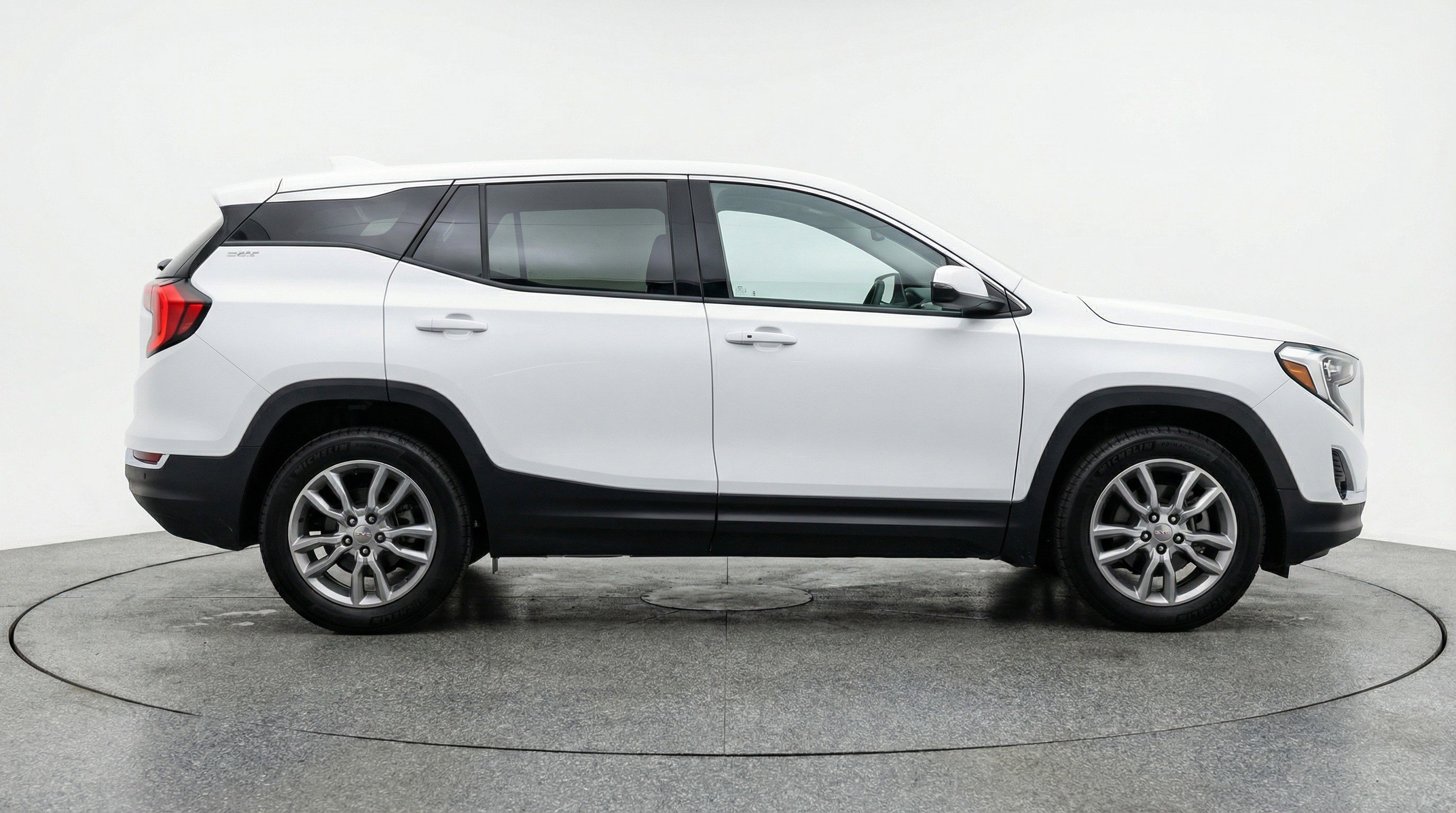 Used 2024 GMC Terrain SLT image 11