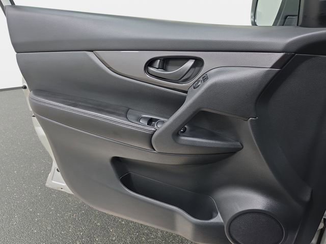 Used 2019 Nissan Rogue S image 27