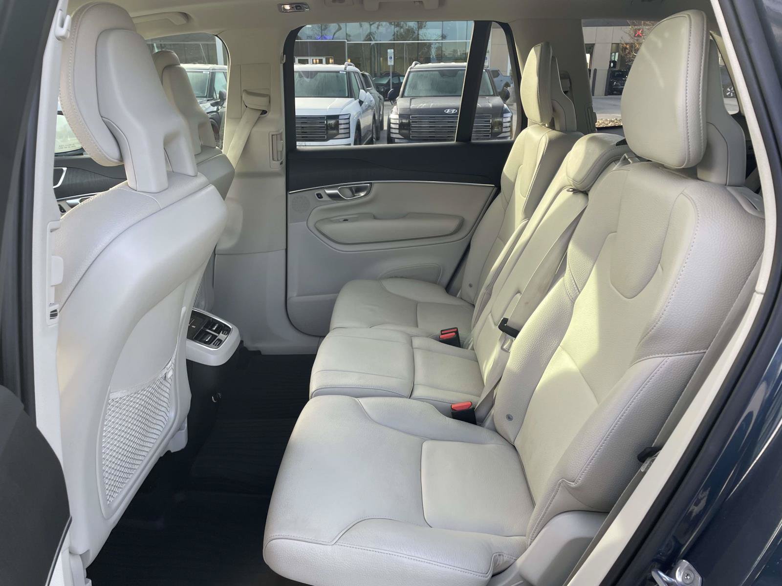 Used 2020 Volvo XC90 T5 Momentum w/ Protection Package Premier FWD image 3