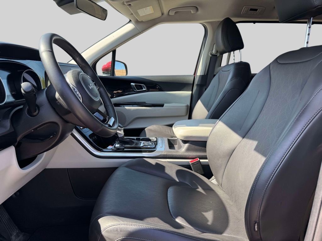 Used 2024 Kia Carnival EX FWD image 14
