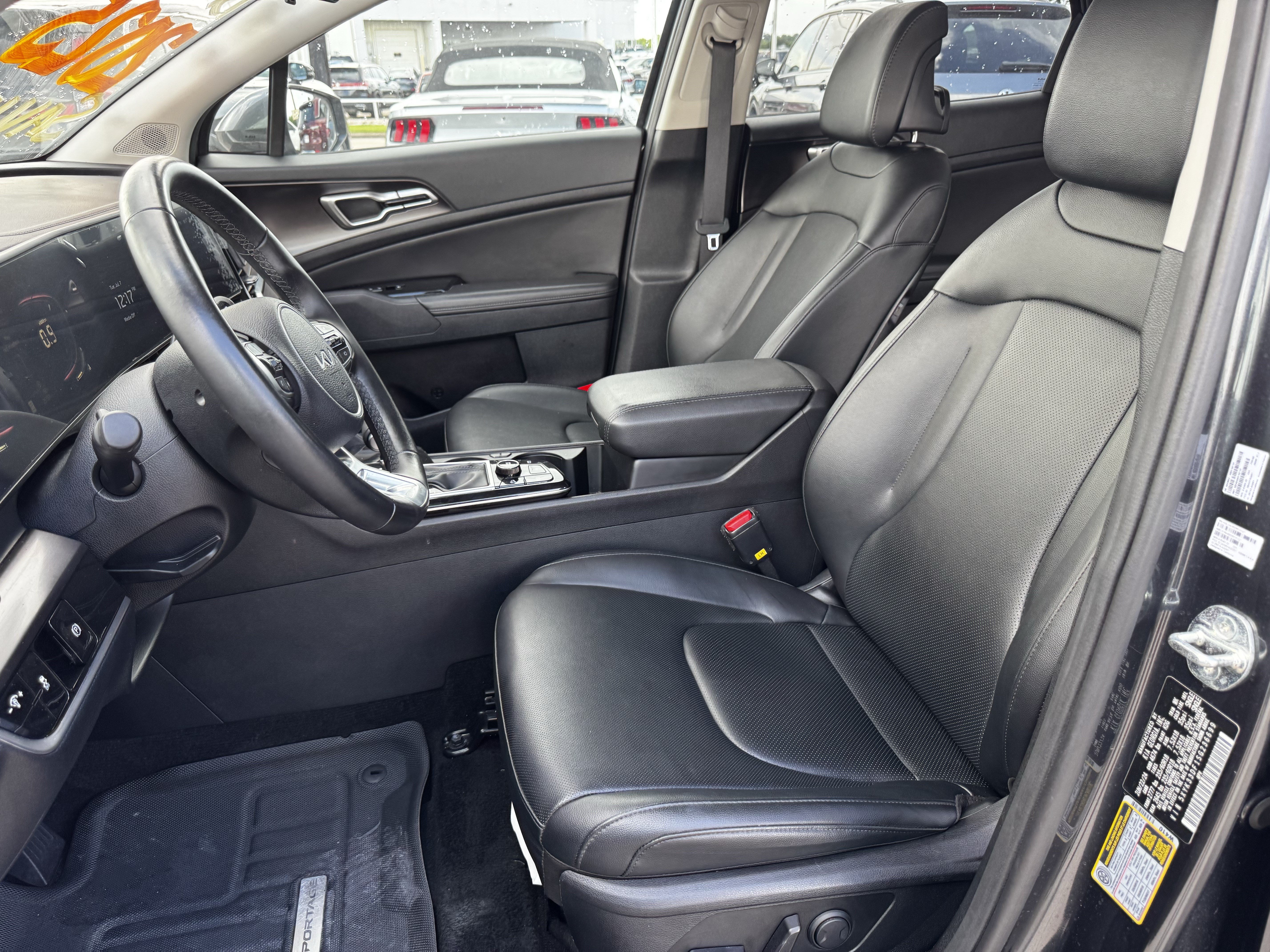 Used 2025 Kia Sportage EX FWD image 23