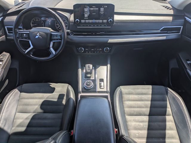 Used 2024 Mitsubishi Outlander SE image 16