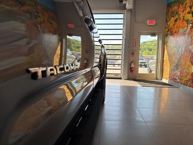 Used 2023 Toyota Tacoma TRD Sport w/ Technology Package AWD/4WD image 17