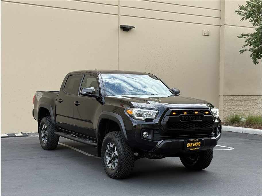 Used 2017 Toyota Tacoma TRD Off-Road image 3