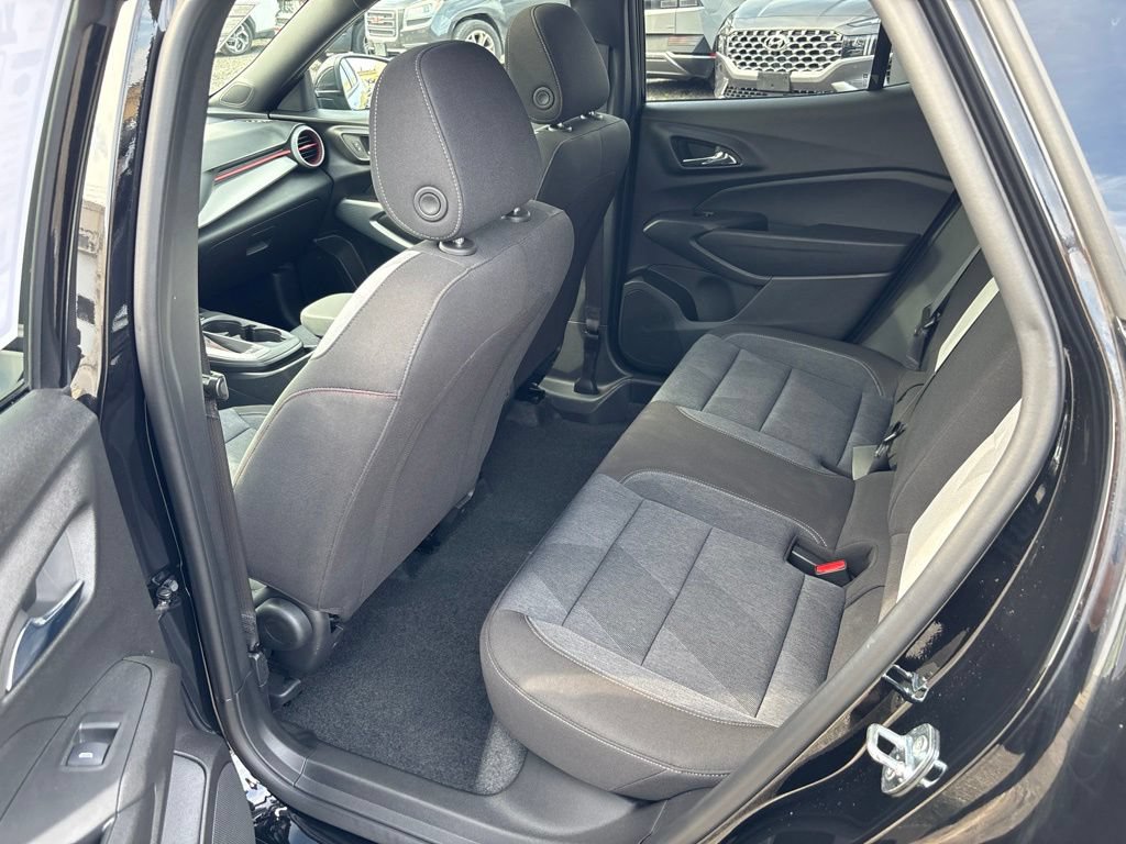 Used 2024 Chevrolet Trax RS w/ Sunroof Package FWD image 26