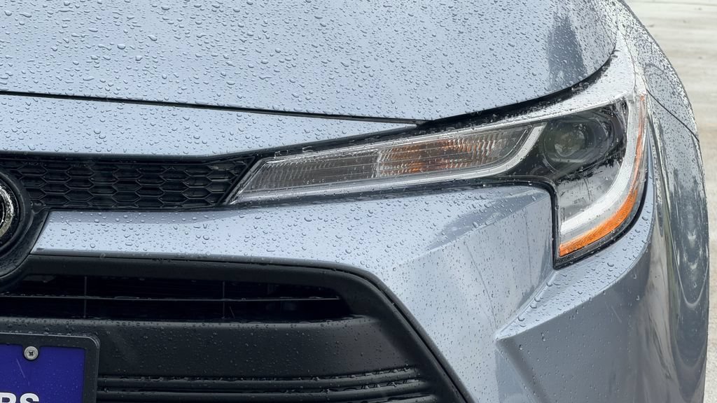 Used 2026 Toyota Corolla LE FWD image 5