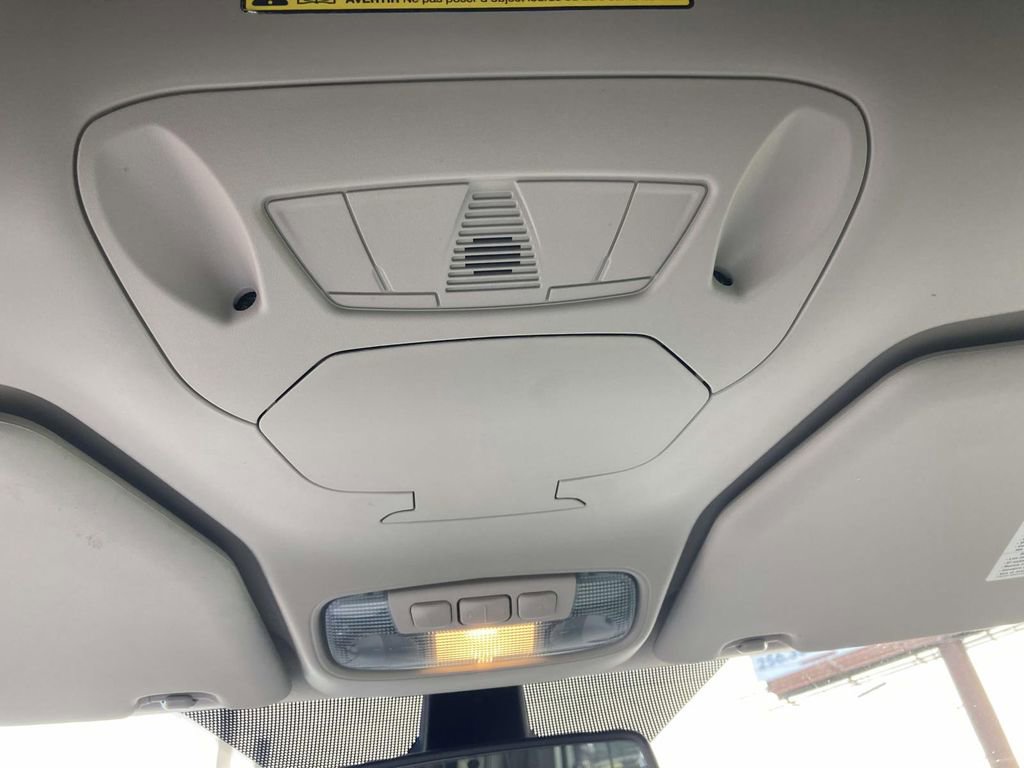 Used 2023 Ford Transit Connect XLT image 28